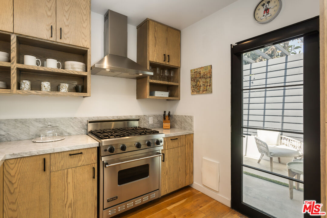 8985 Lloyd Pl