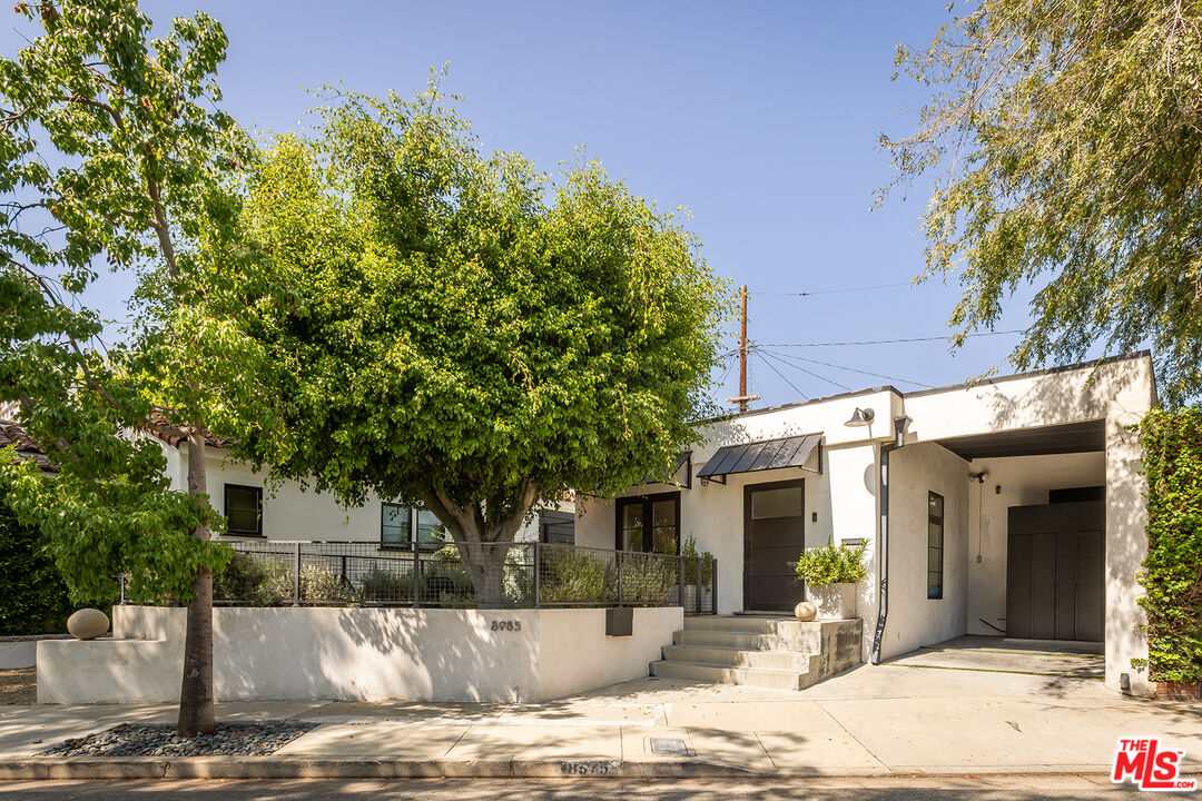 8985 Lloyd Pl