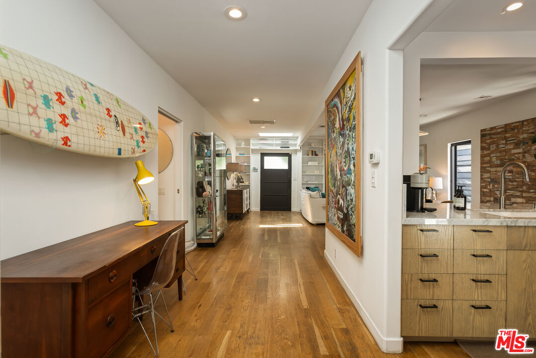 8985 Lloyd Pl