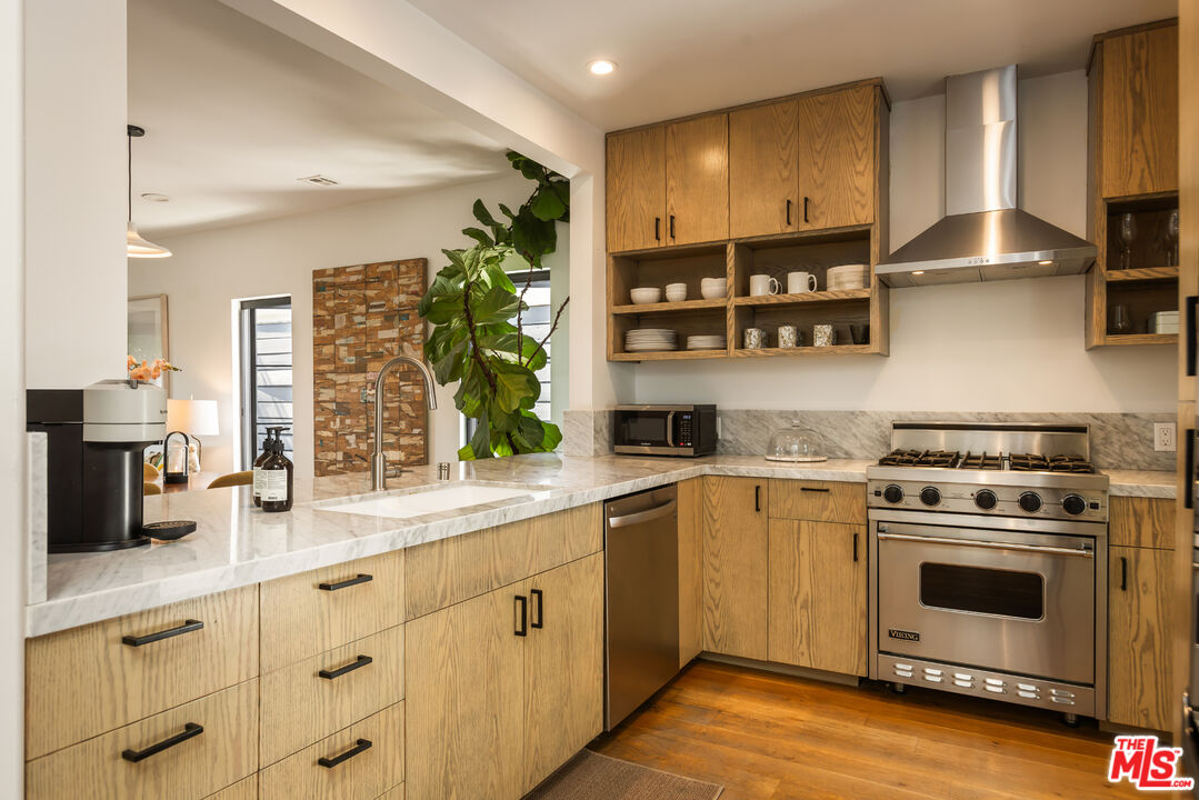 8985 Lloyd Pl