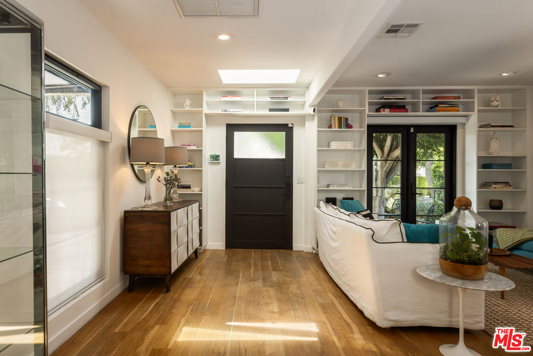 8985 Lloyd Pl