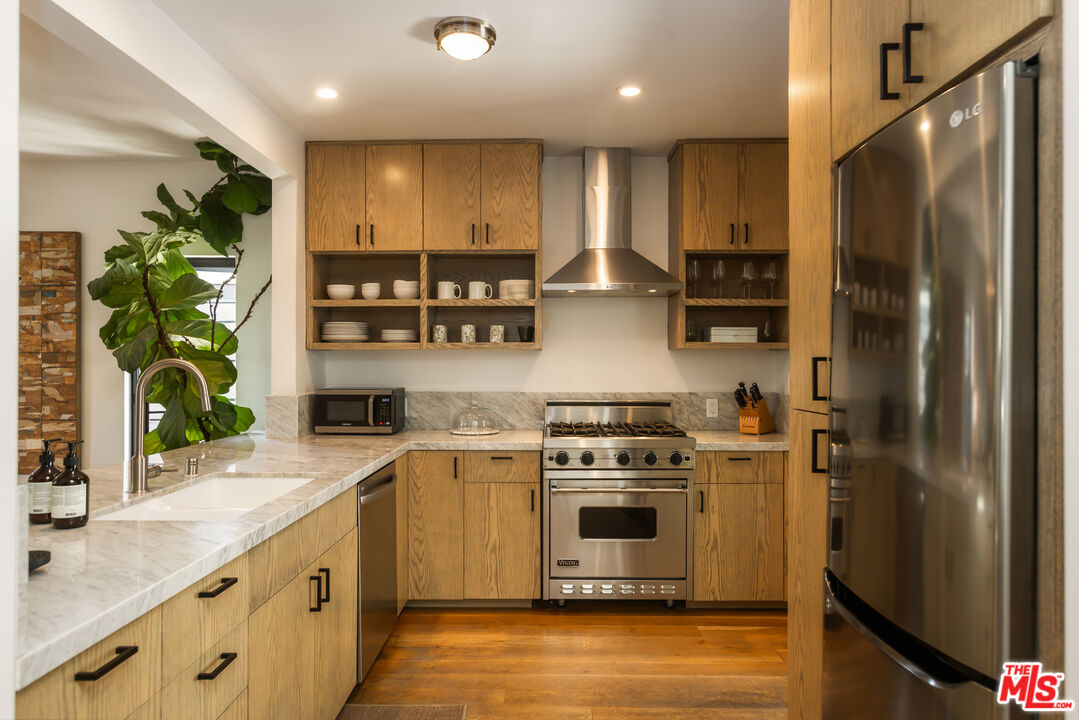 8985 Lloyd Pl