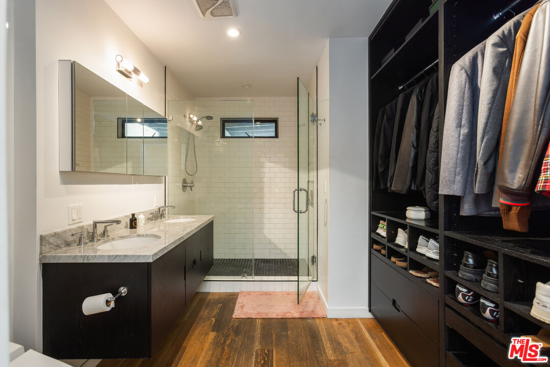 8985 Lloyd Pl