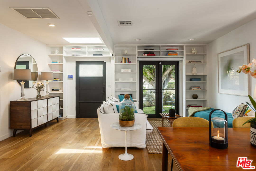 8985 Lloyd Pl