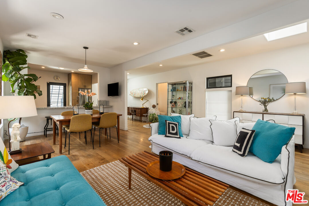 8985 Lloyd Pl