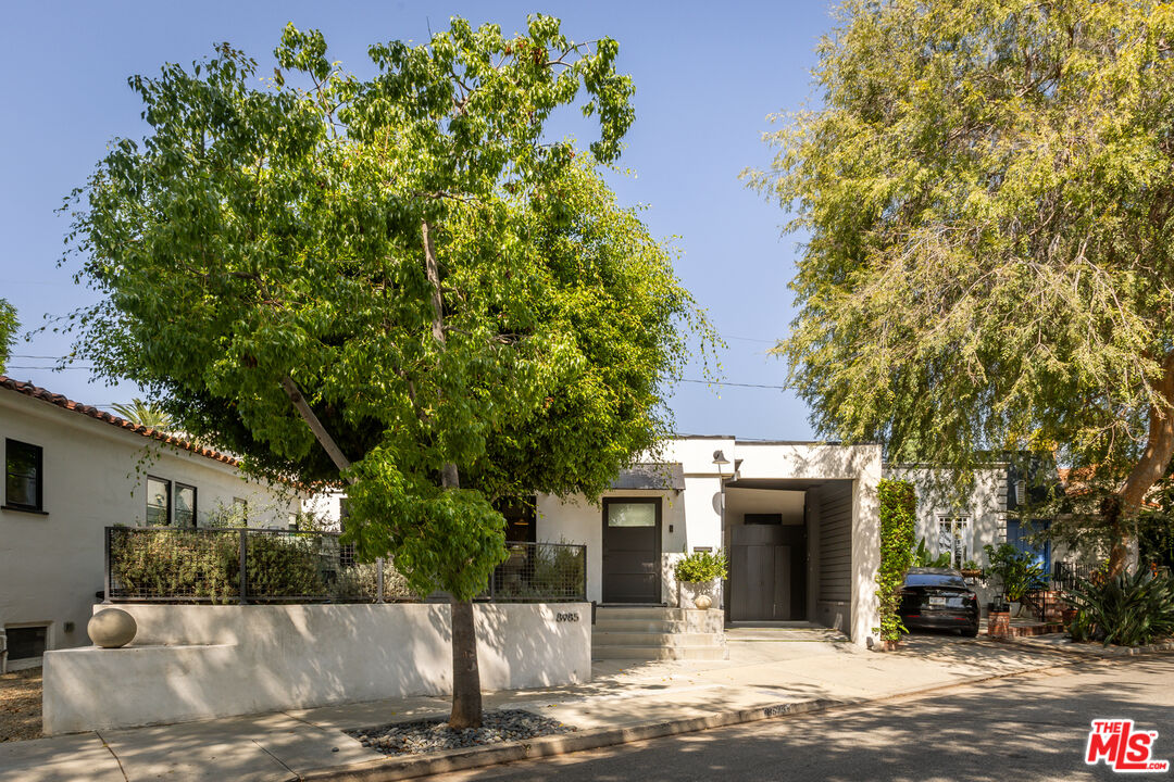 8985 Lloyd Pl