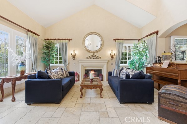 10925 Willowbrae