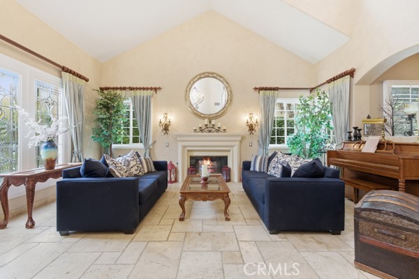 10925 Willowbrae