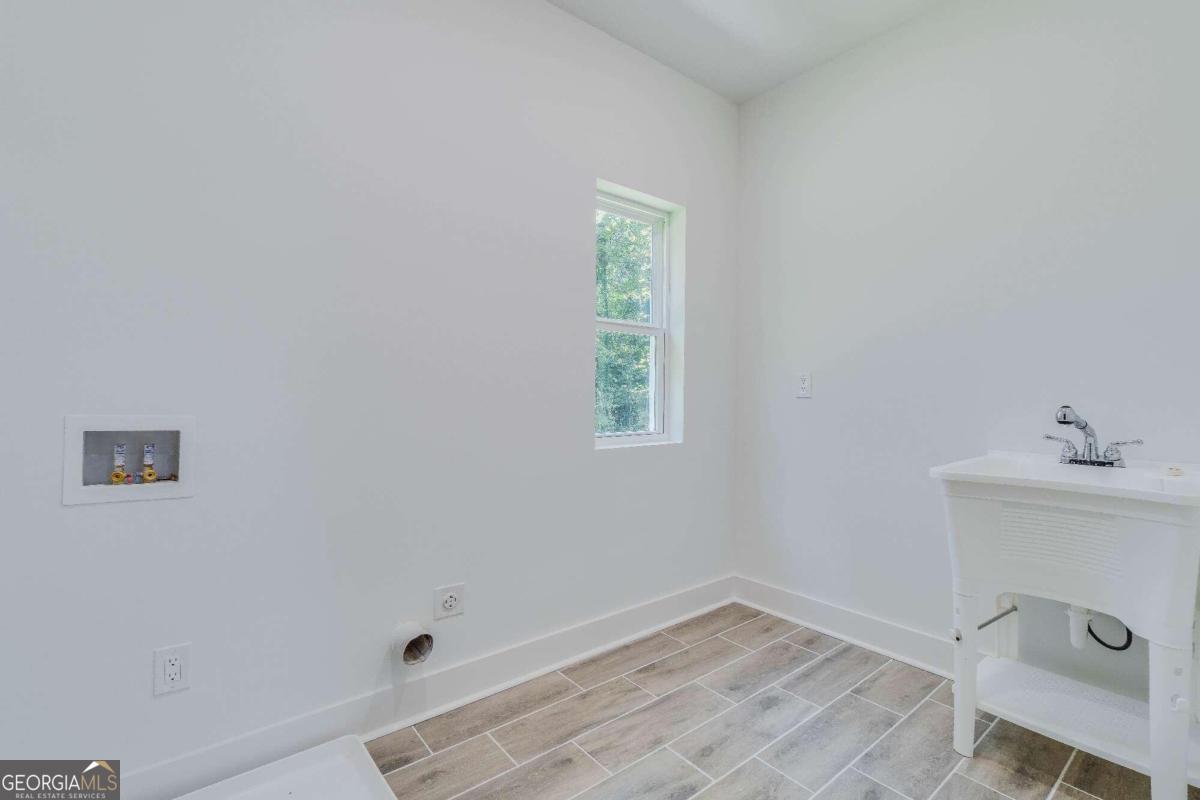 3277 Village Glen Drive