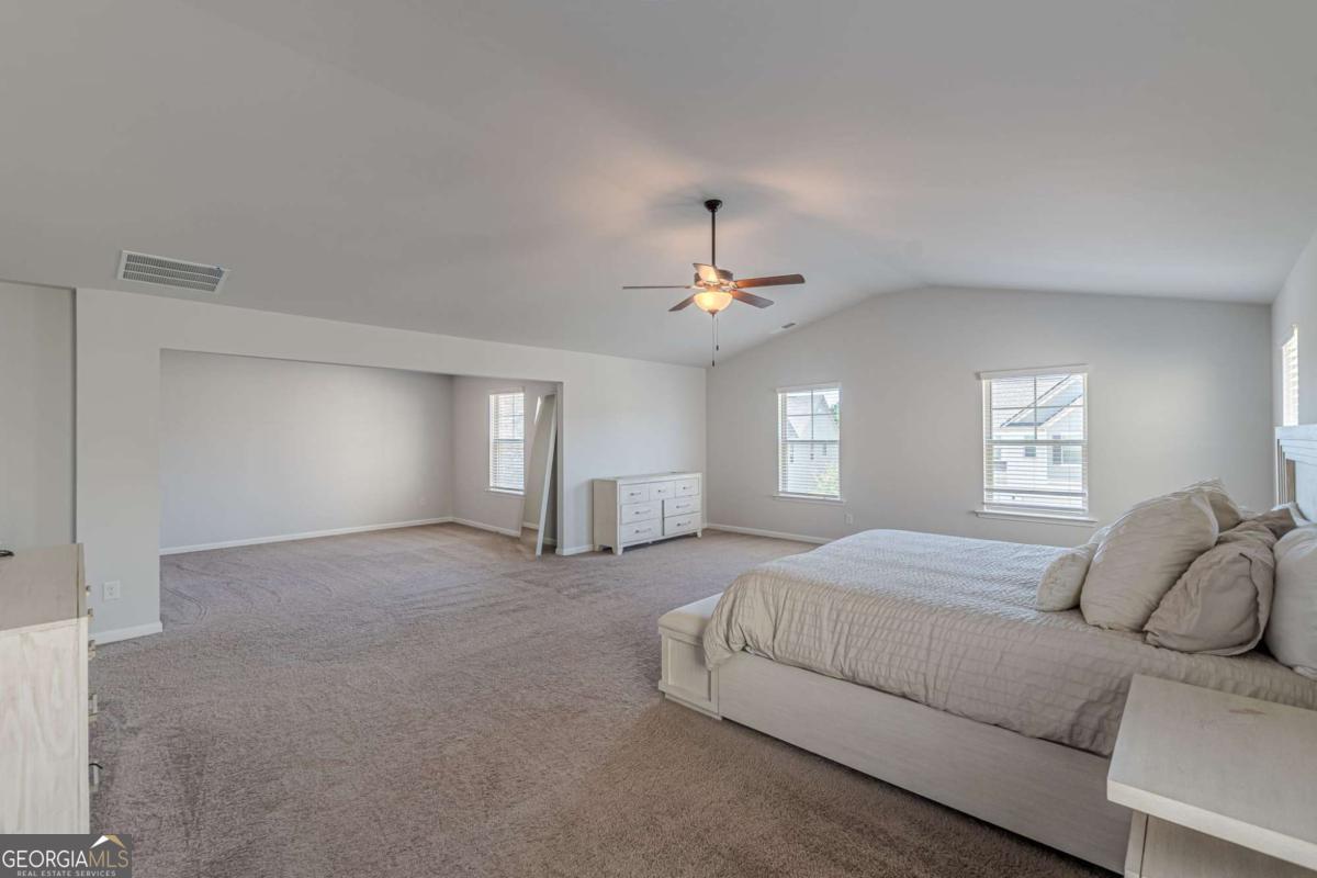 4876 Elm Leaf Drive SW