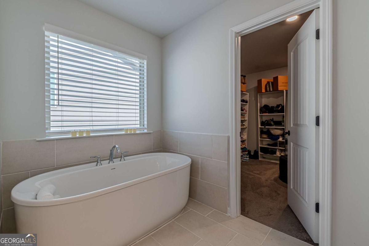 4876 Elm Leaf Drive SW