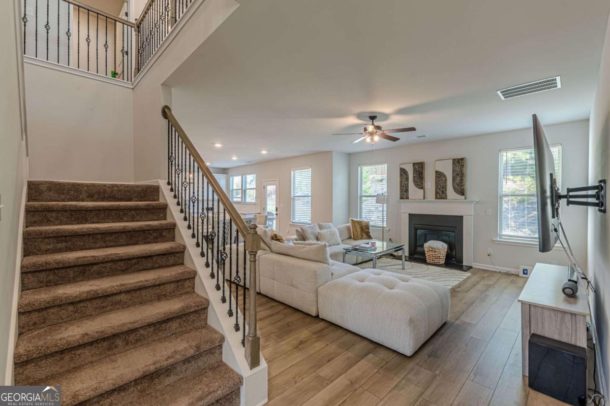 4876 Elm Leaf Drive SW