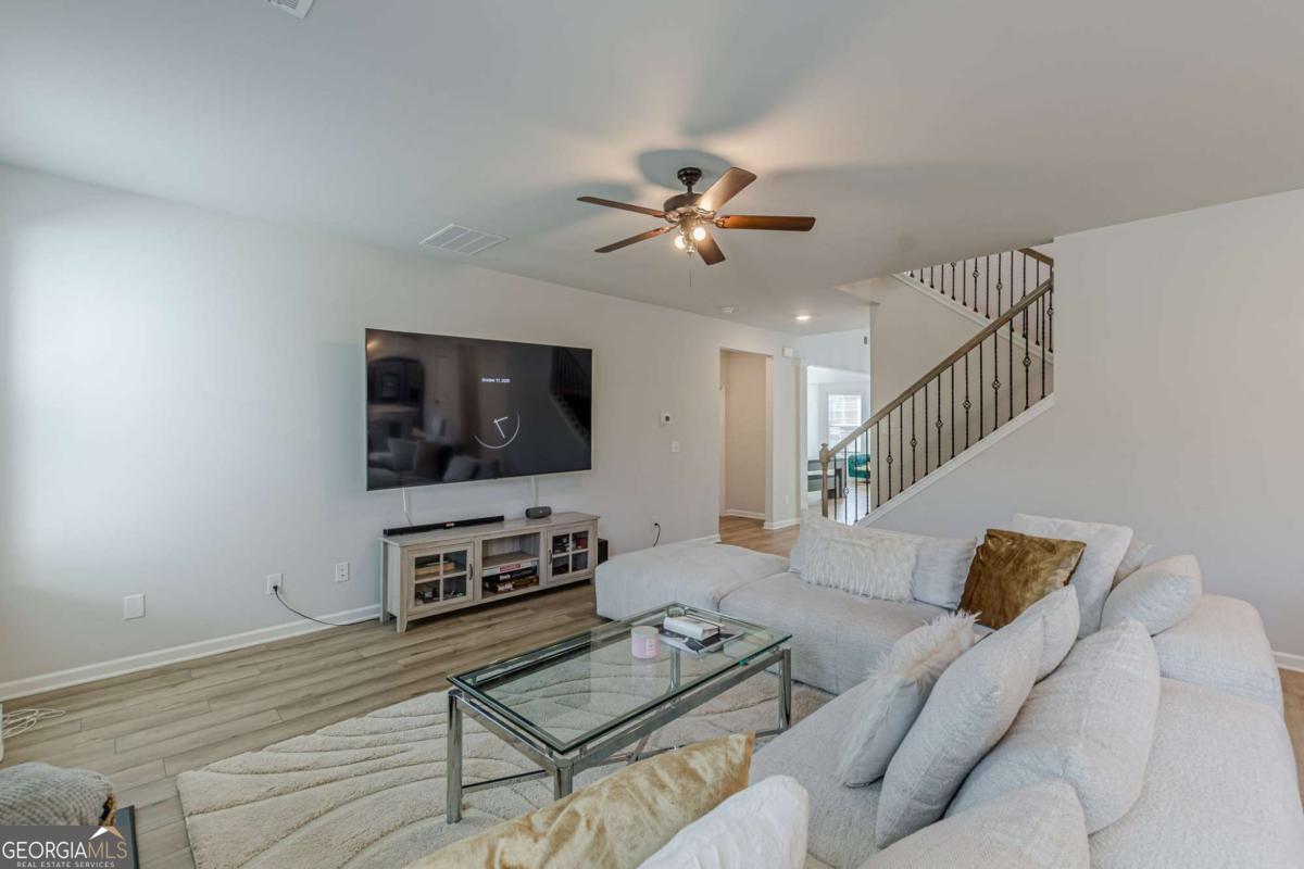 4876 Elm Leaf Drive SW