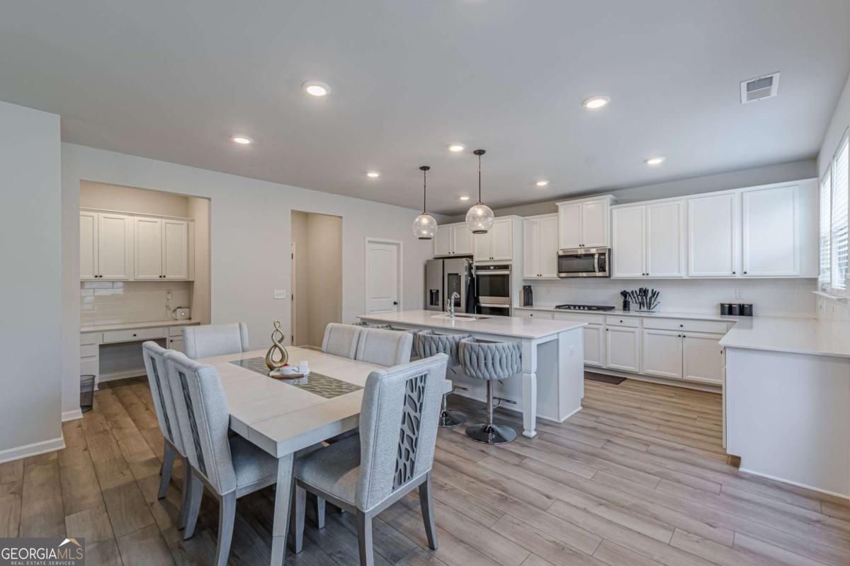 4876 Elm Leaf Drive SW