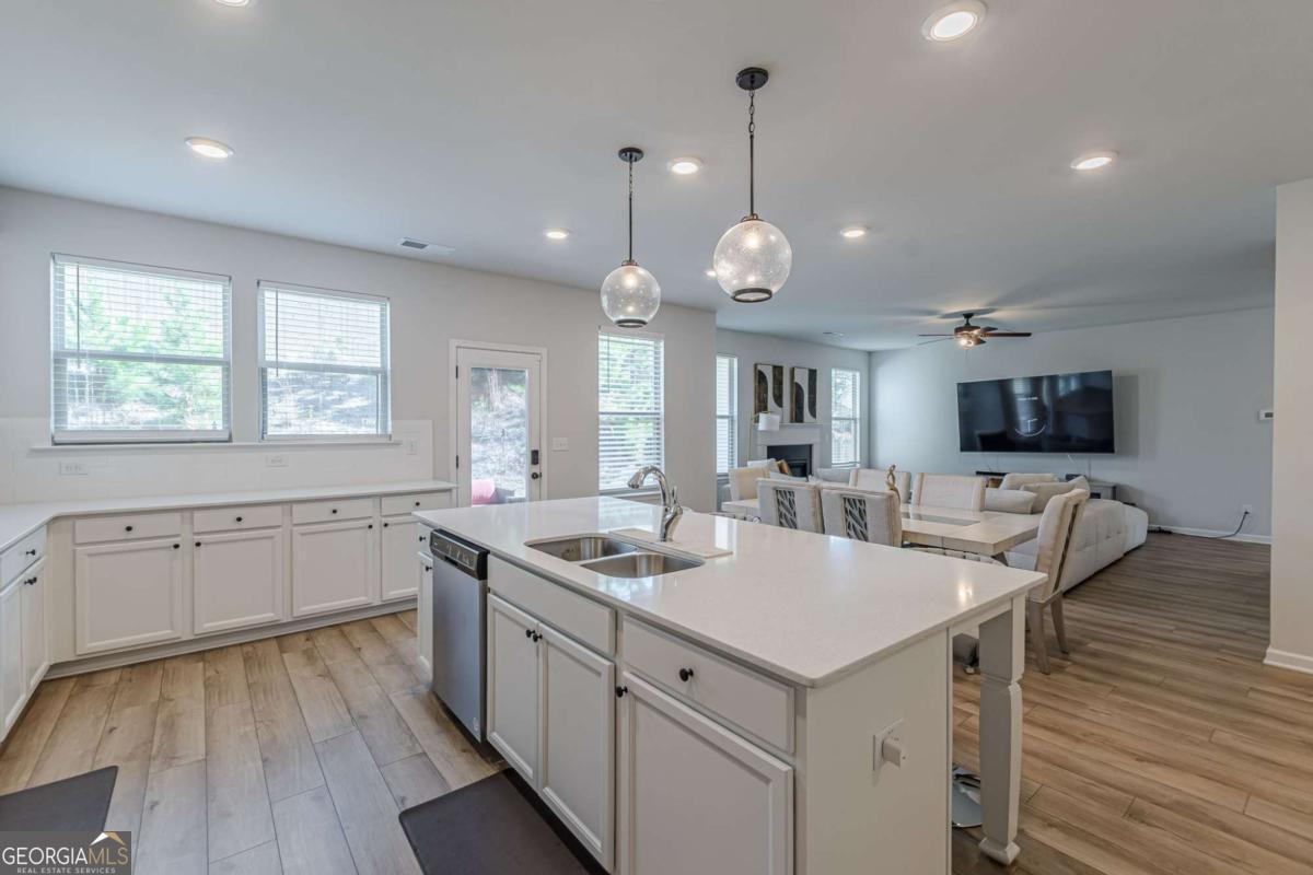 4876 Elm Leaf Drive SW