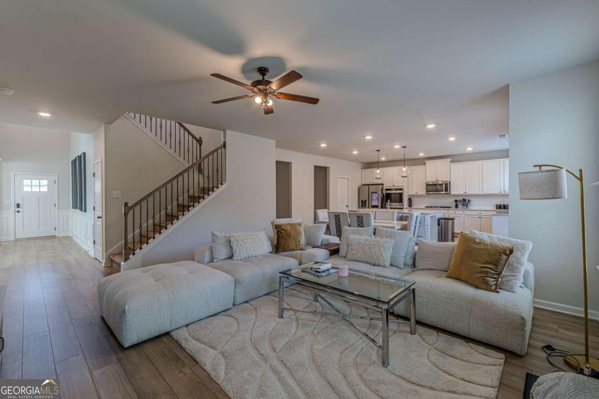 4876 Elm Leaf Drive SW