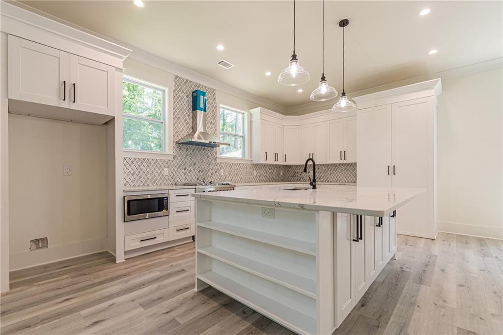 658 Rockbridge Rd NW