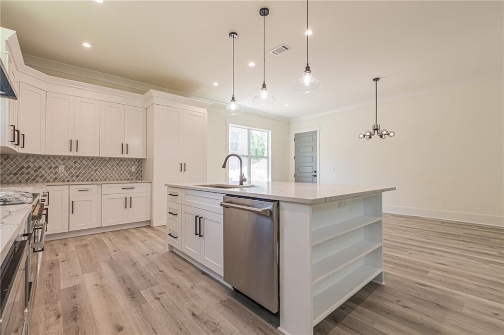 658 Rockbridge Rd NW