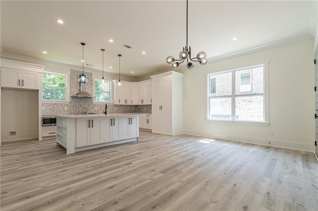 658 Rockbridge Rd NW