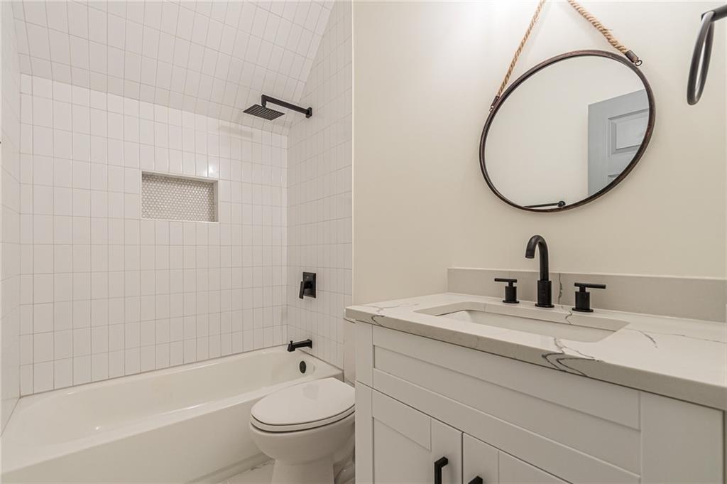 658 Rockbridge Rd NW