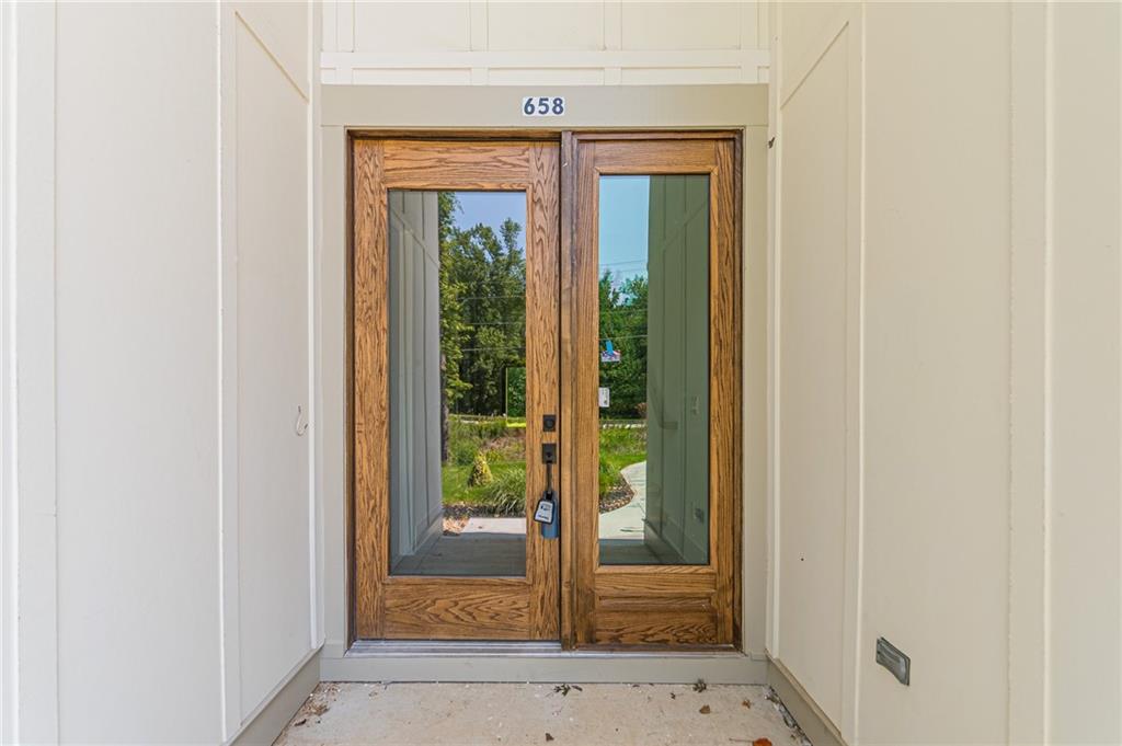 658 Rockbridge Rd NW