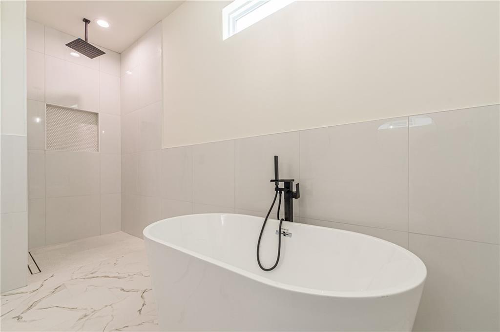 658 Rockbridge Rd NW