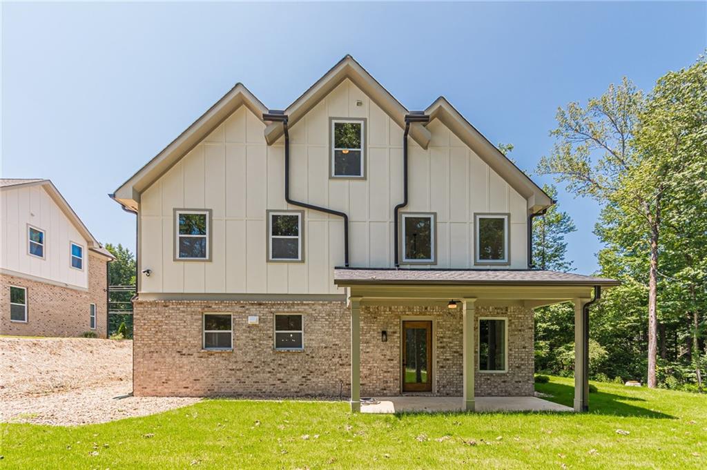 658 Rockbridge Rd NW