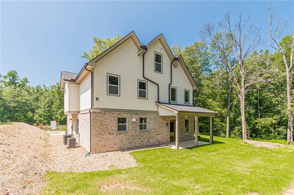 658 Rockbridge Rd NW