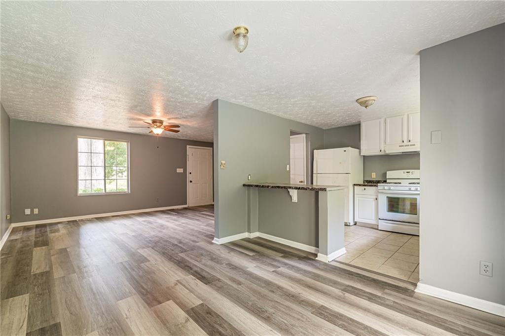 806 Houndstooth Trail NW