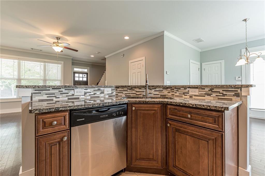 1785 Maple Walk Circle SW