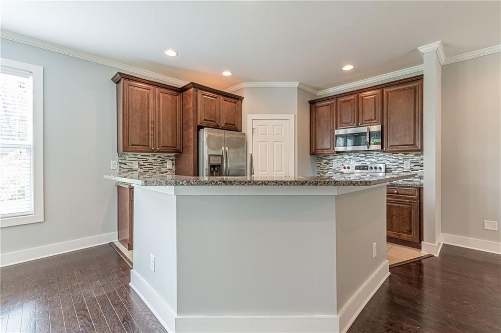 1785 Maple Walk Circle SW