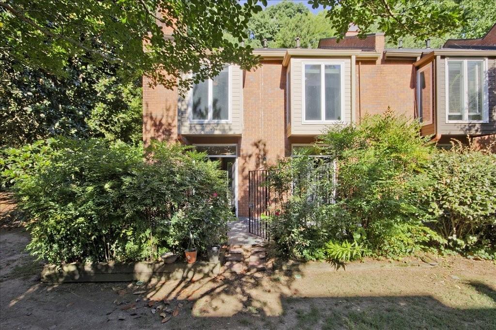 26 Willow Glen NE