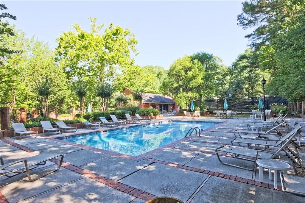 26 Willow Glen NE