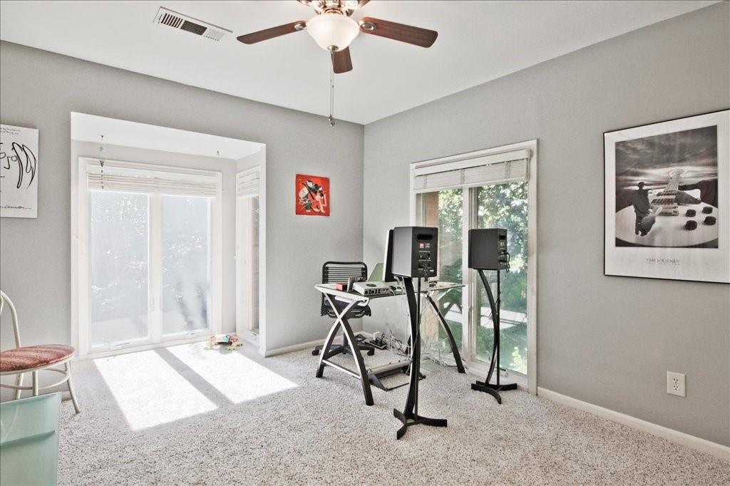26 Willow Glen NE