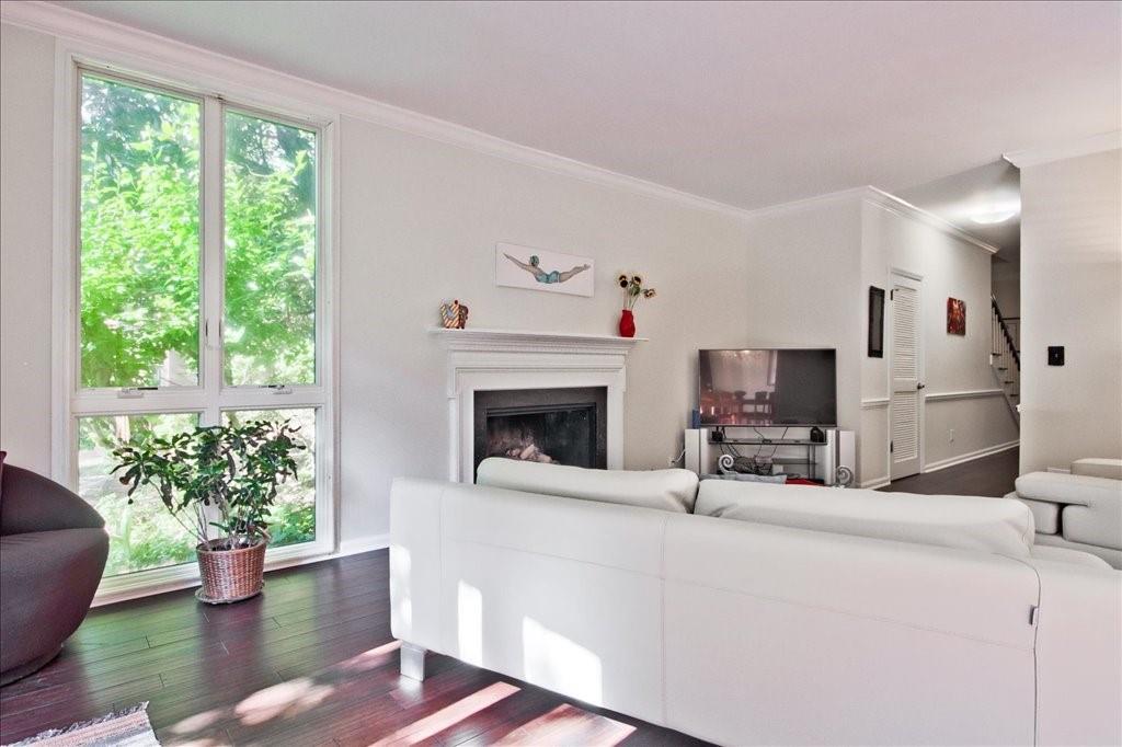 26 Willow Glen NE
