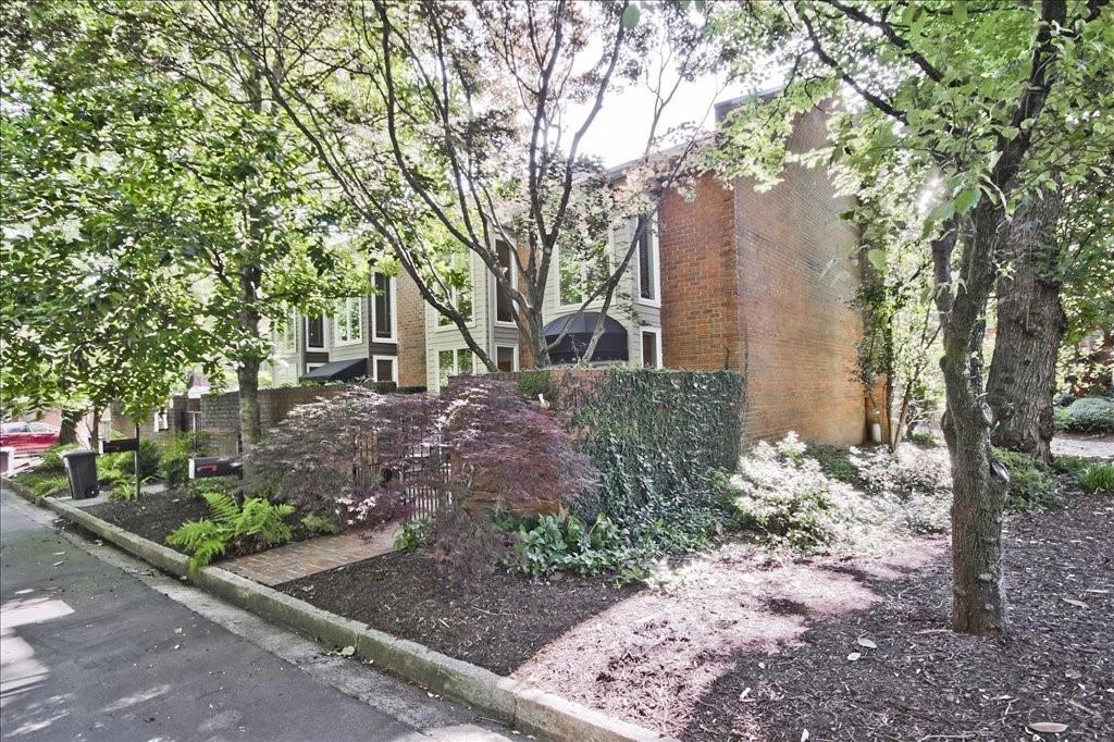 26 Willow Glen NE
