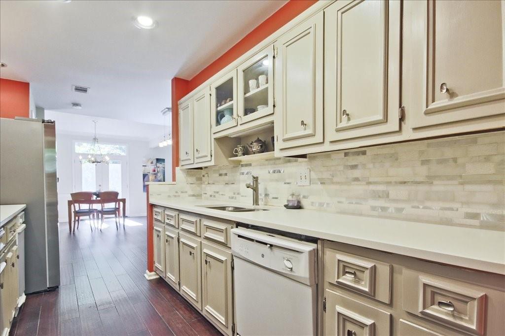 26 Willow Glen NE