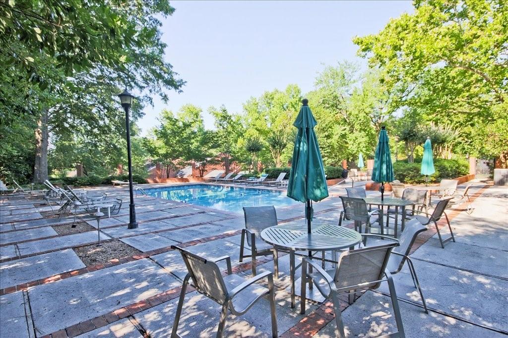 26 Willow Glen NE
