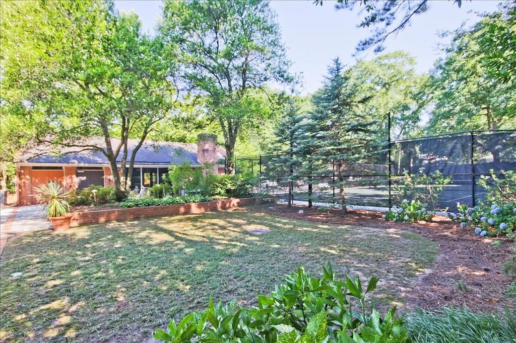 26 Willow Glen NE