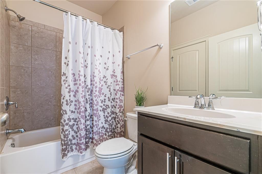 2742 Collins Cove Avenue