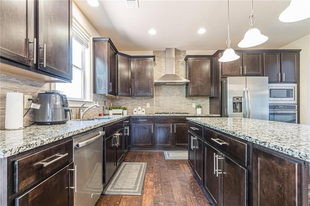 2742 Collins Cove Avenue