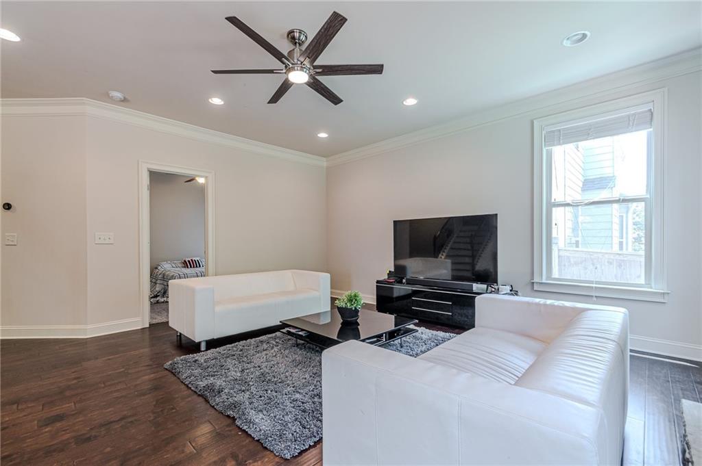 2742 Collins Cove Avenue