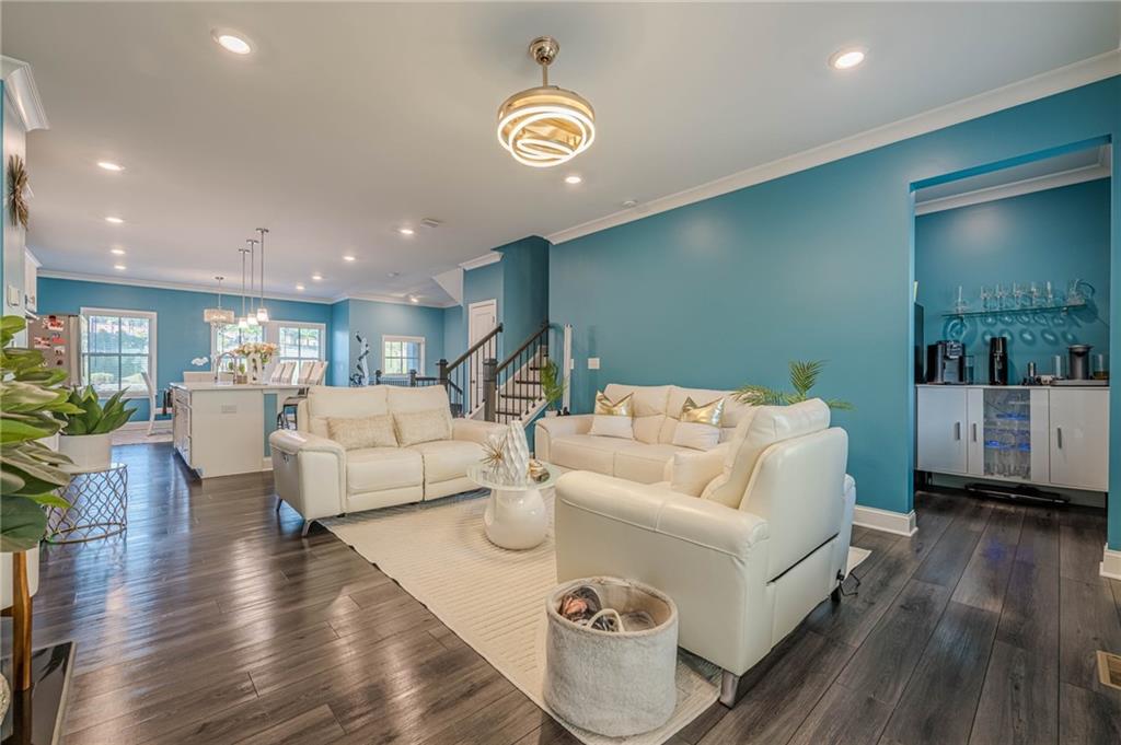3877 Via Cima Lane