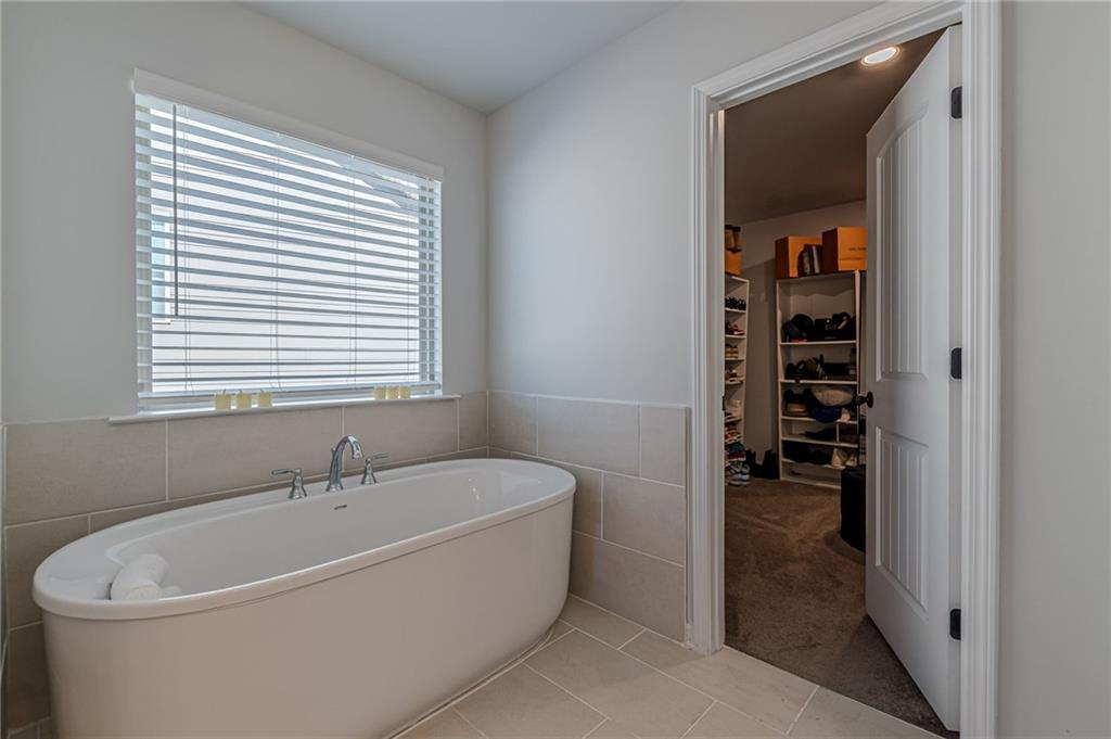 4876 Elm Leaf Drive SW