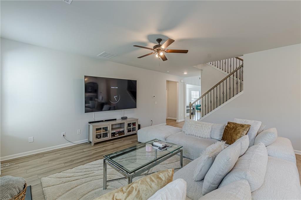 4876 Elm Leaf Drive SW