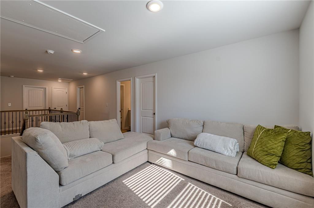 4876 Elm Leaf Drive SW