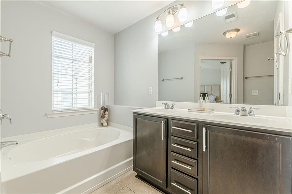 5725 Radford Loop