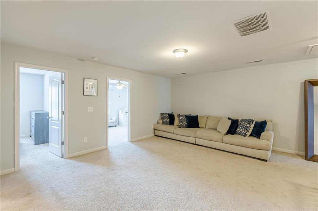 5725 Radford Loop