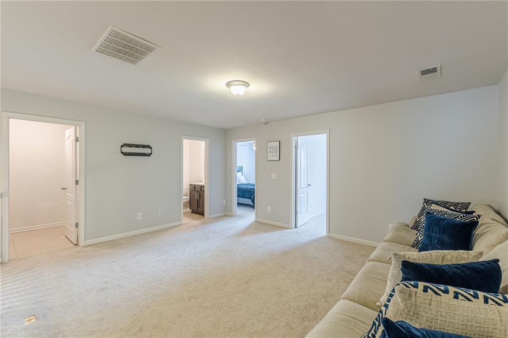 5725 Radford Loop