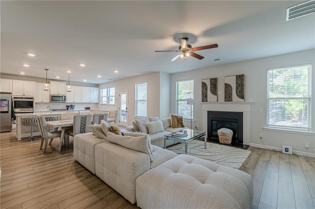 4876 Elm Leaf Drive SW